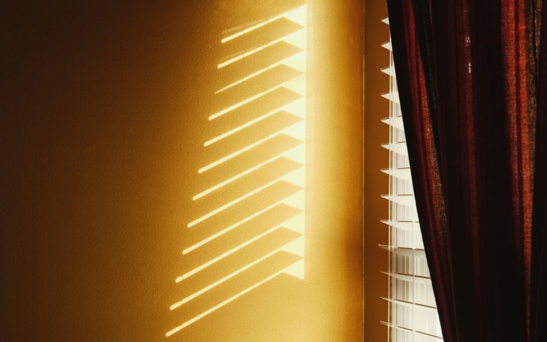 Layered Window Treatments: Combining Curtains with Blinds for Style and Functionality